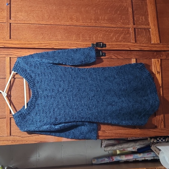 Size Medium Glimmer by J.J. Basics Tunic - Picture 5 of 6